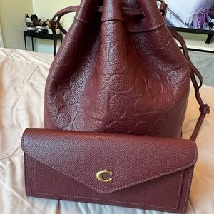 Coach Signature Leather Field Bucket Bag B4/WINE  With WYN Berry Wallet